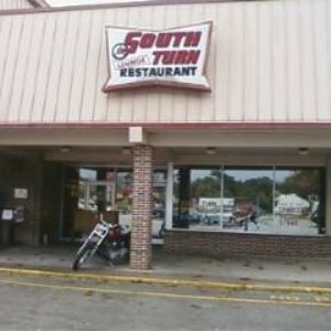 South Turn Lounge & Restaurant